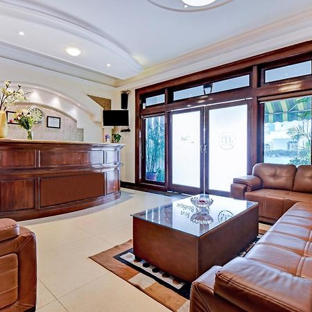 Collection O Hotel Four Boutique Kukas Ngoại thất bức ảnh