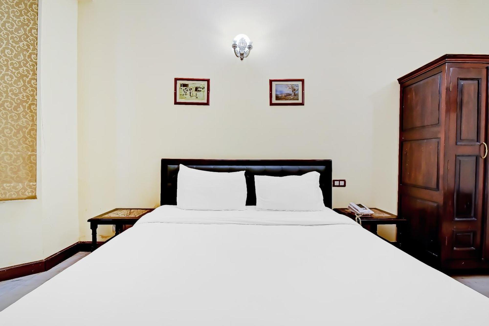 Collection O Hotel Four Boutique Kukas Ngoại thất bức ảnh