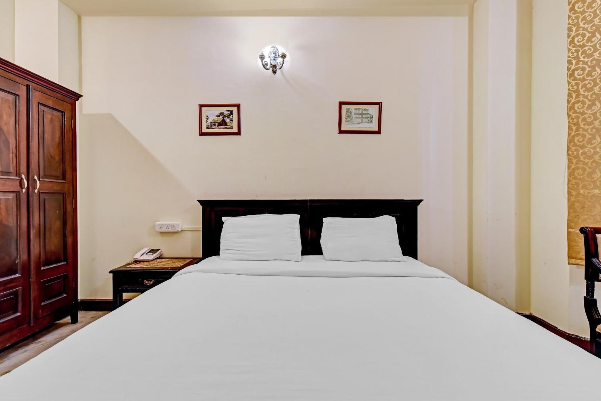 Collection O Hotel Four Boutique Kukas Ngoại thất bức ảnh