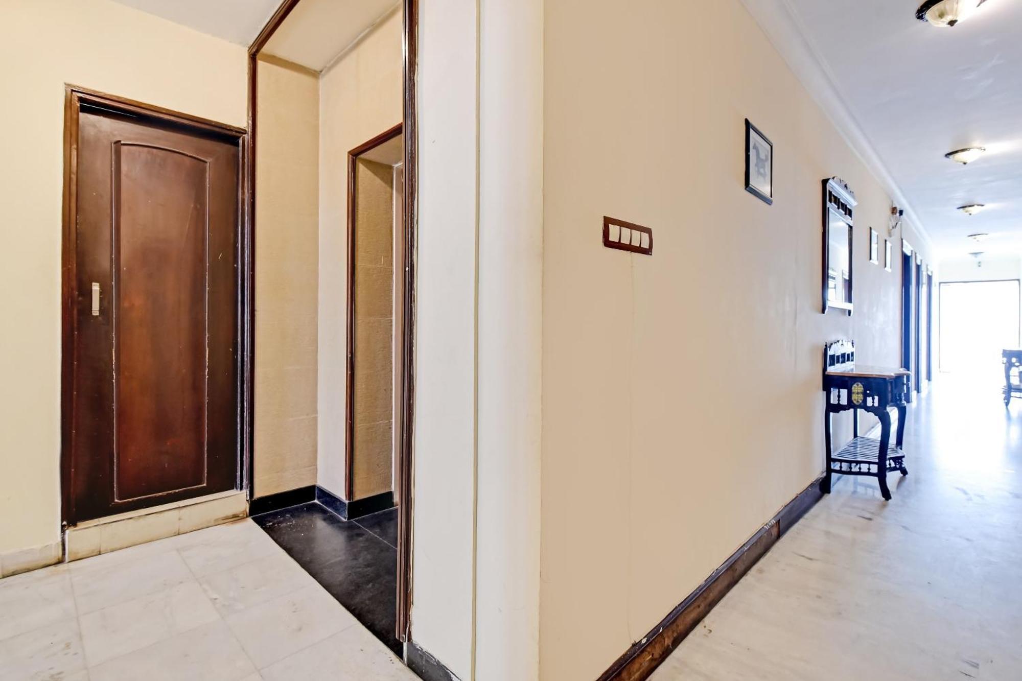 Collection O Hotel Four Boutique Kukas Ngoại thất bức ảnh