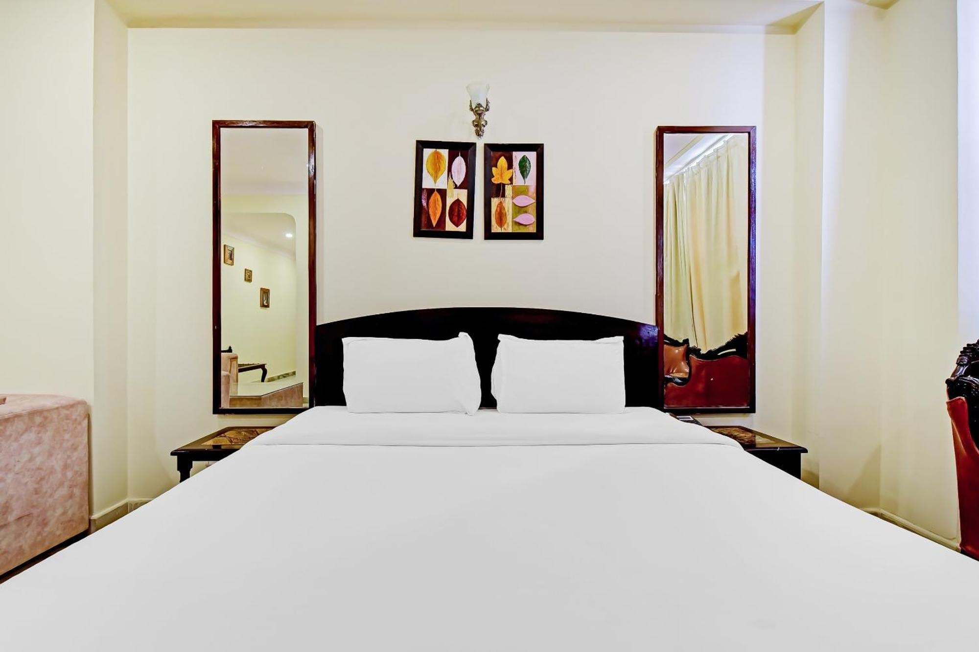 Collection O Hotel Four Boutique Kukas Ngoại thất bức ảnh