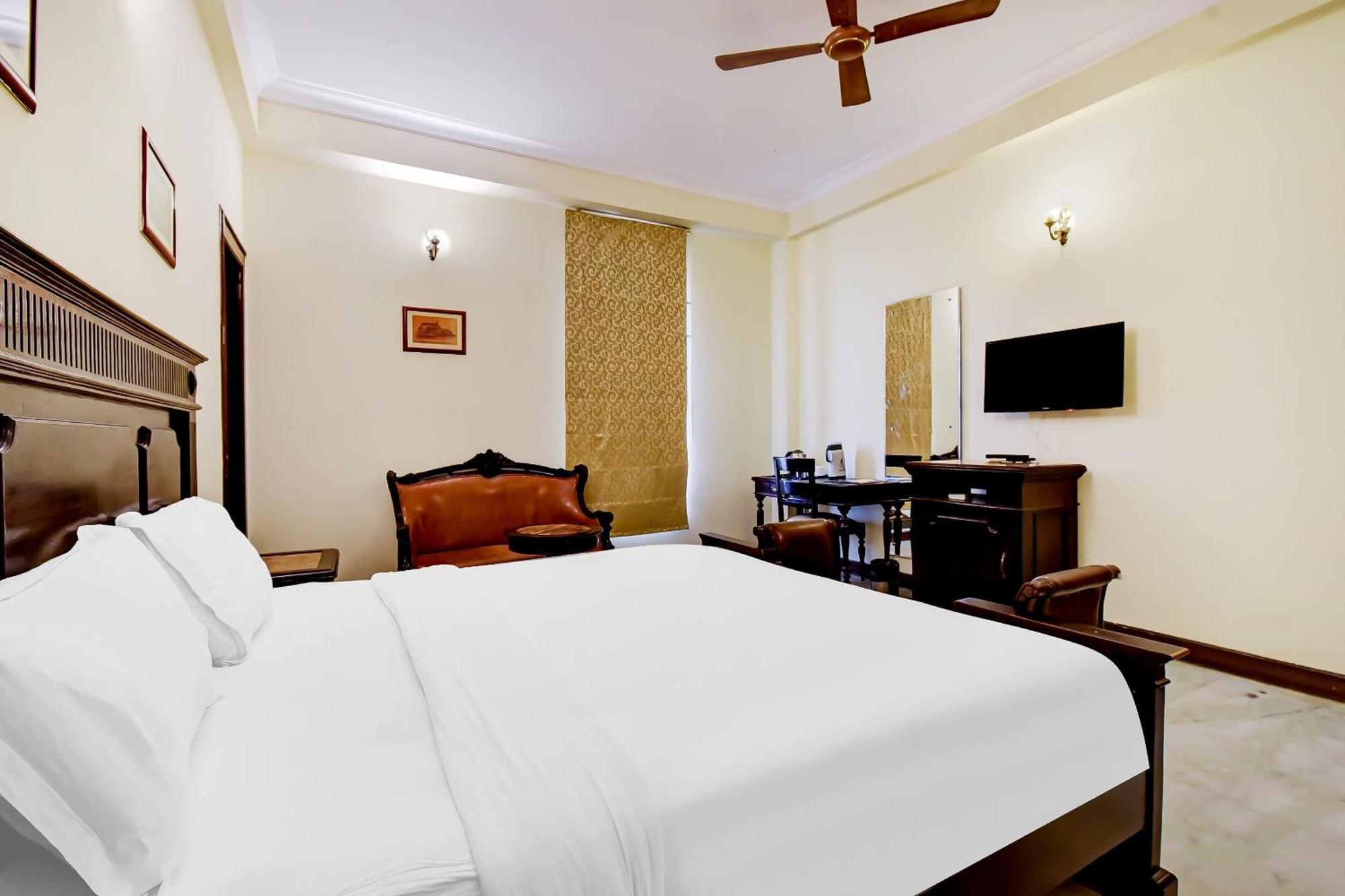 Collection O Hotel Four Boutique Kukas Ngoại thất bức ảnh