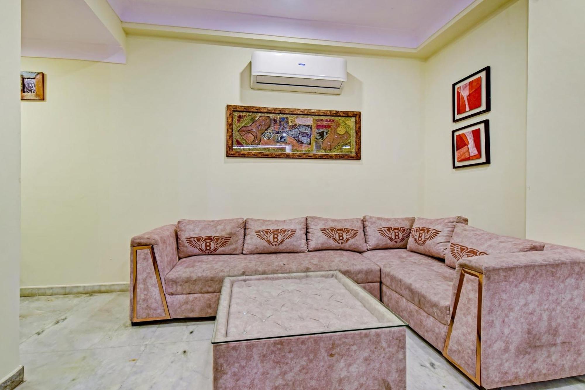 Collection O Hotel Four Boutique Kukas Ngoại thất bức ảnh