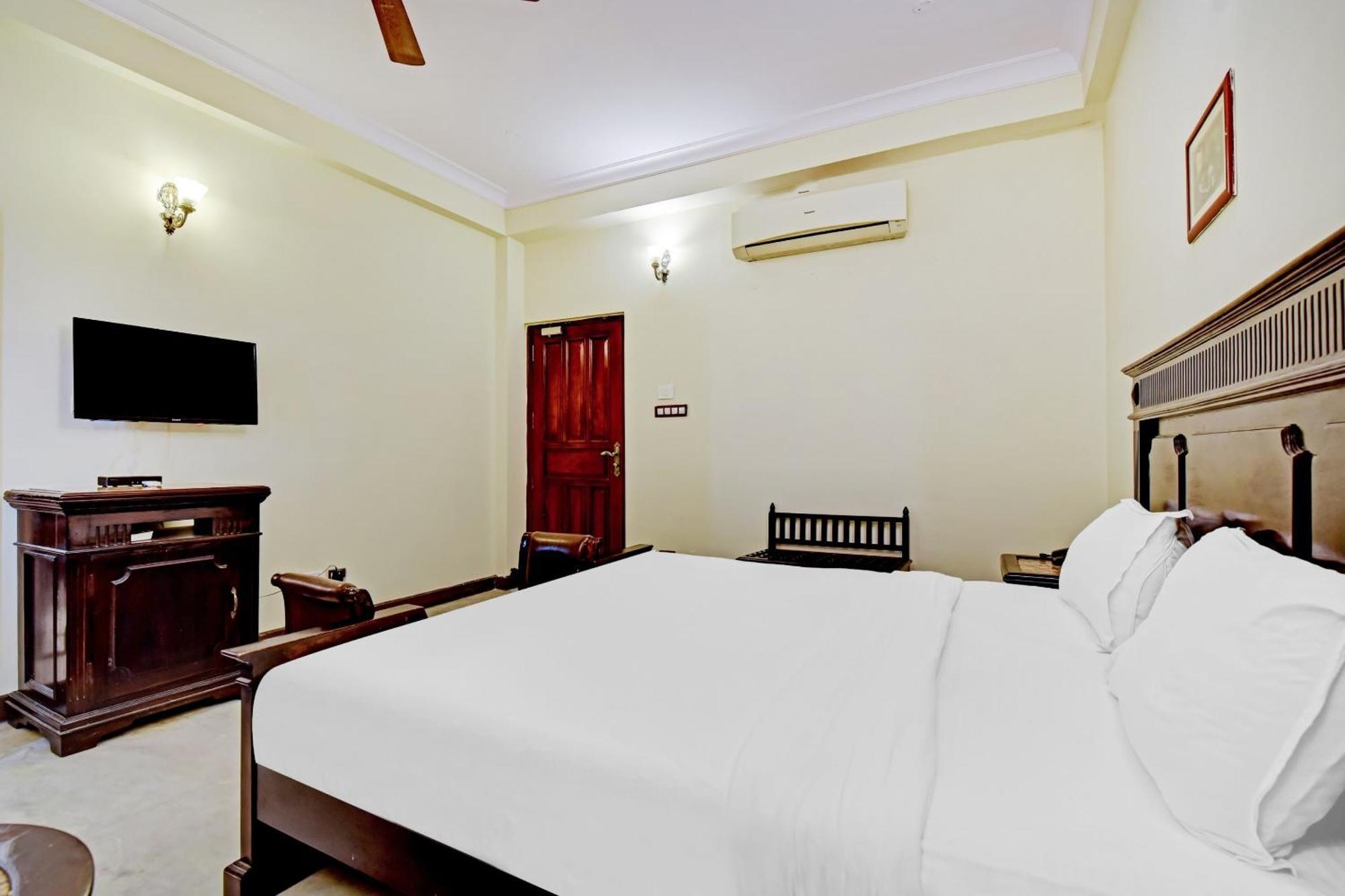 Collection O Hotel Four Boutique Kukas Ngoại thất bức ảnh
