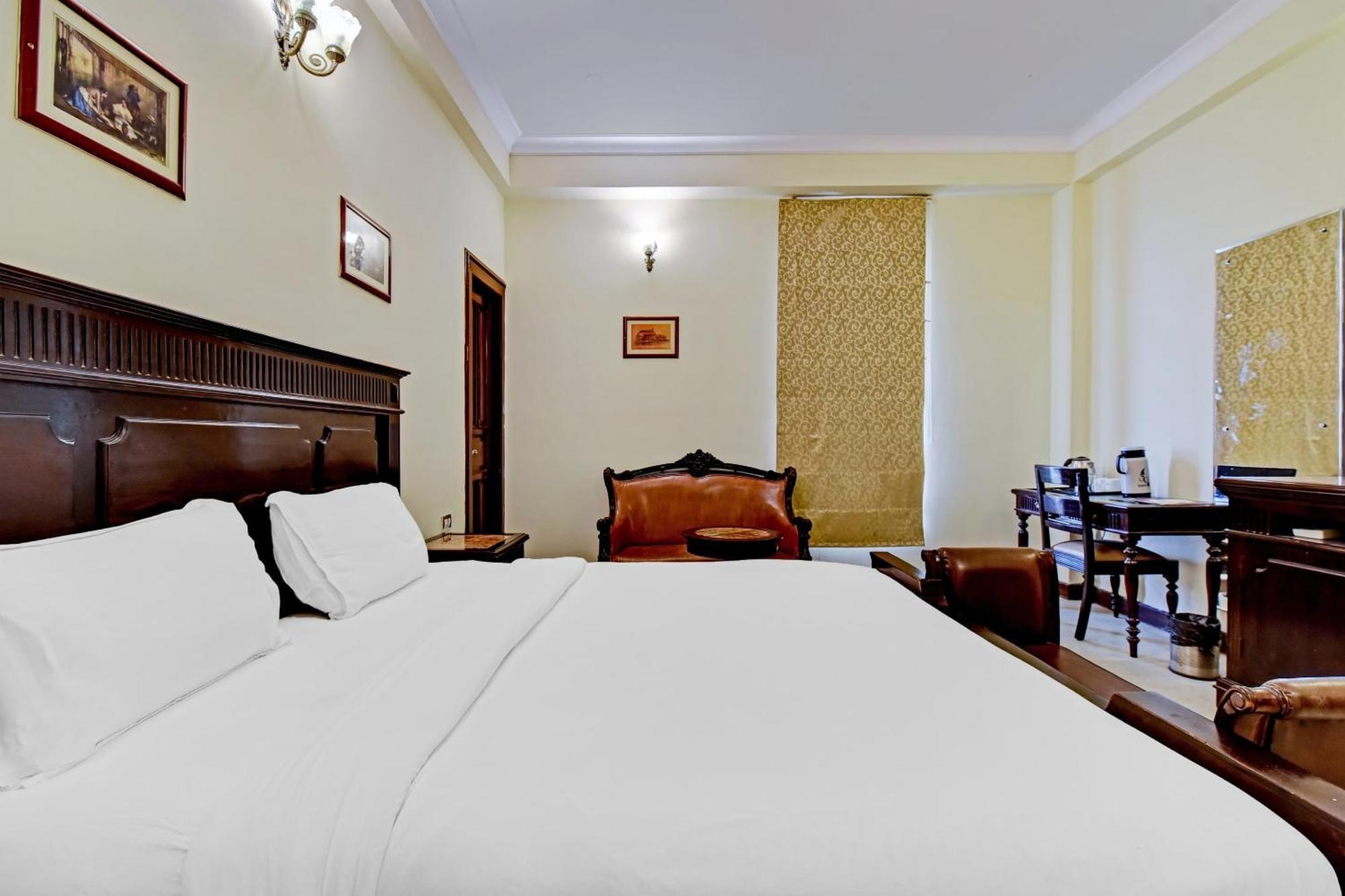 Collection O Hotel Four Boutique Kukas Ngoại thất bức ảnh