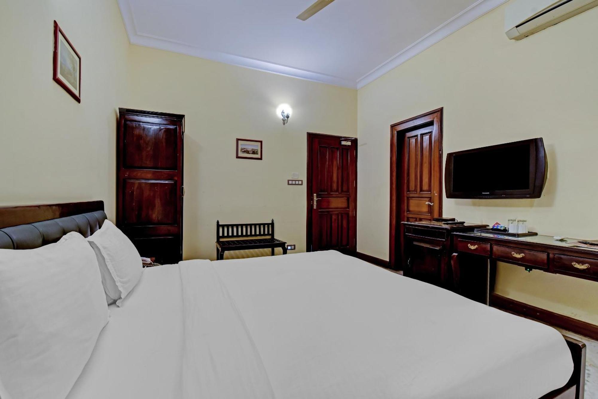 Collection O Hotel Four Boutique Kukas Ngoại thất bức ảnh