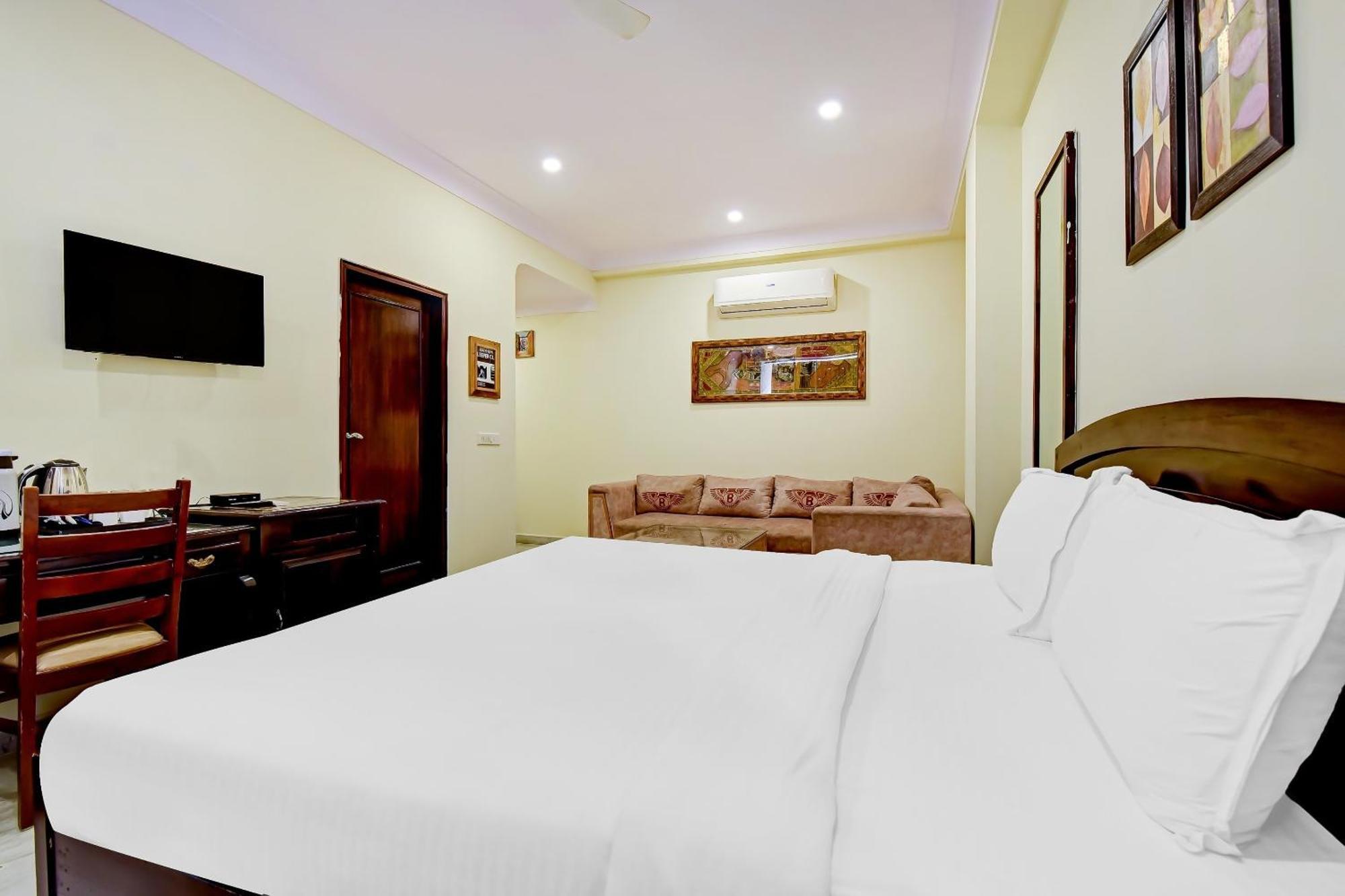 Collection O Hotel Four Boutique Kukas Ngoại thất bức ảnh