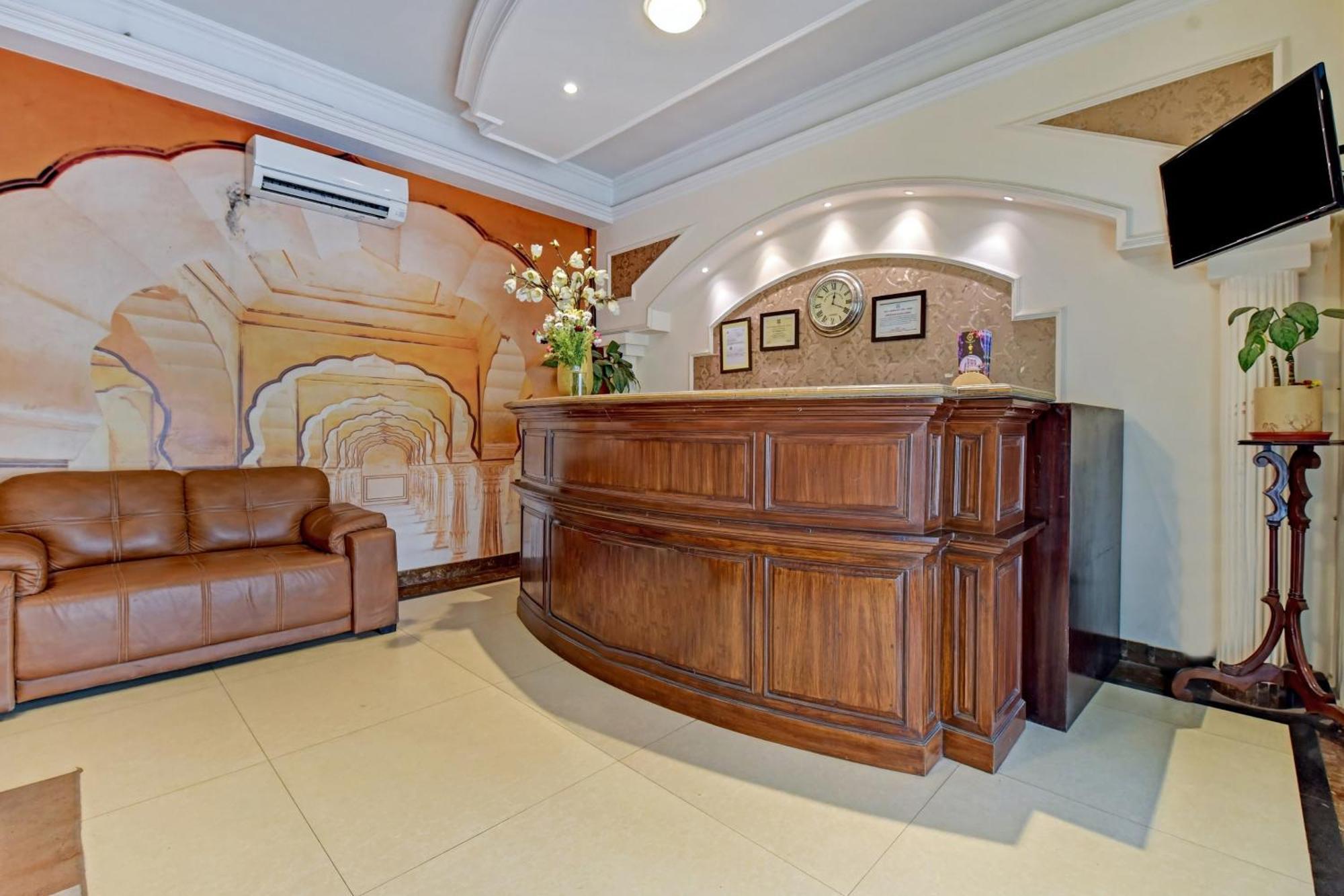 Collection O Hotel Four Boutique Kukas Ngoại thất bức ảnh