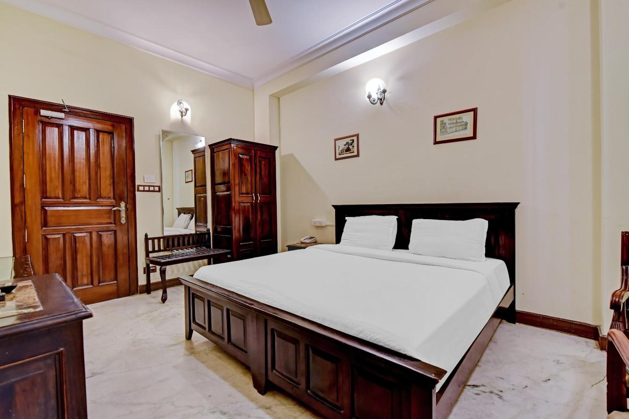 Collection O Hotel Four Boutique Kukas Ngoại thất bức ảnh
