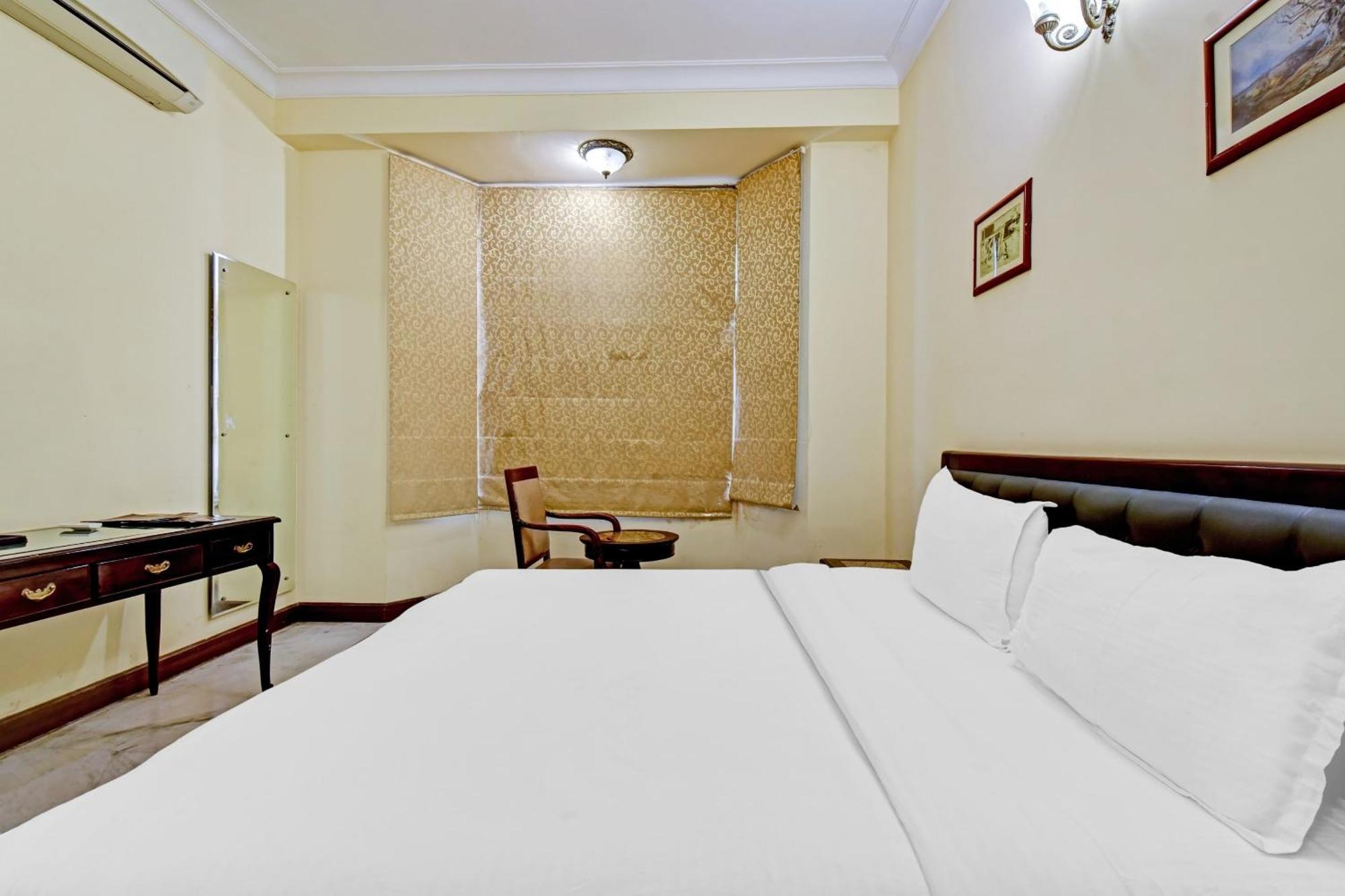 Collection O Hotel Four Boutique Kukas Ngoại thất bức ảnh