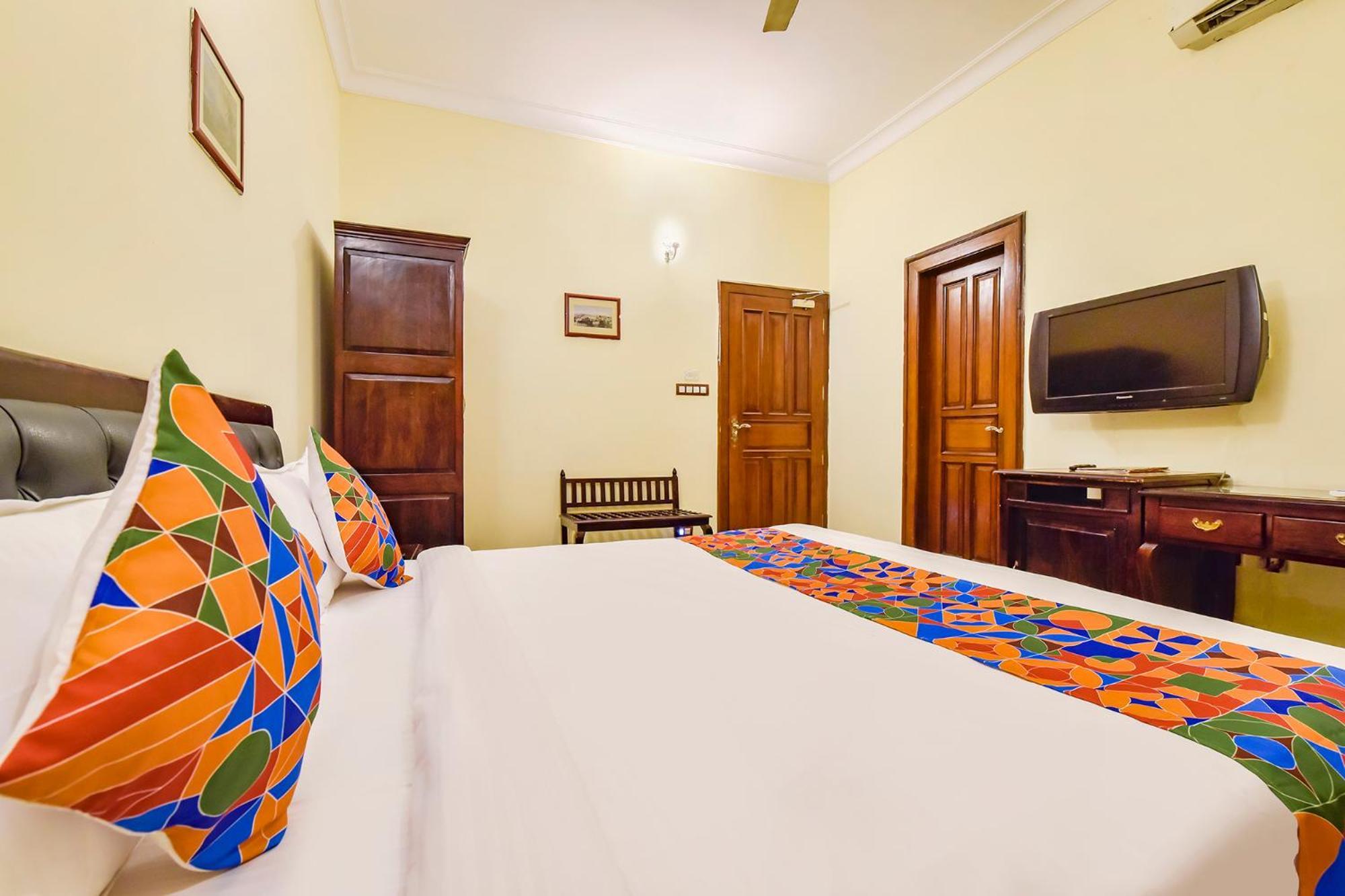 Collection O Hotel Four Boutique Kukas Ngoại thất bức ảnh
