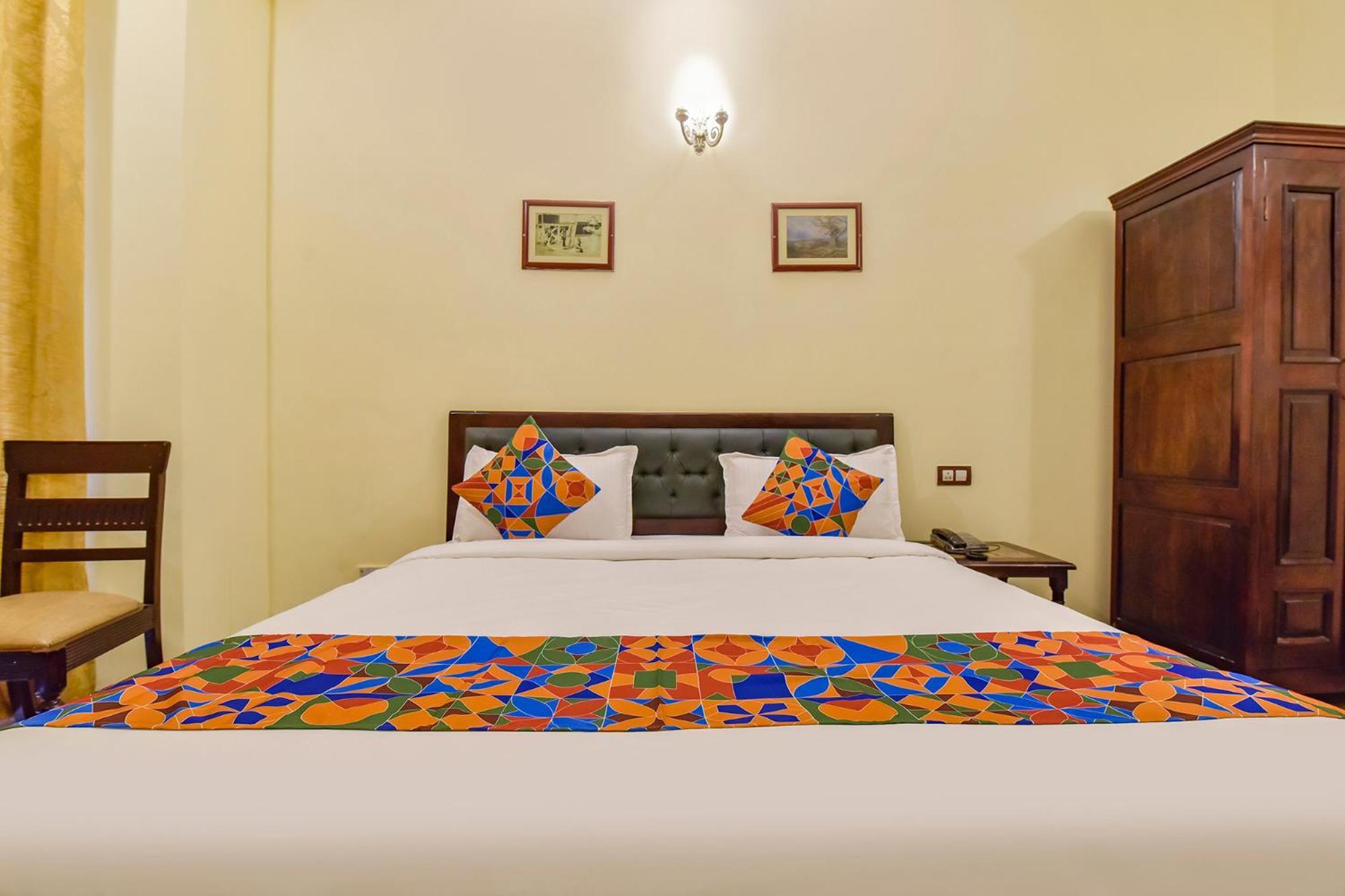 Collection O Hotel Four Boutique Kukas Ngoại thất bức ảnh