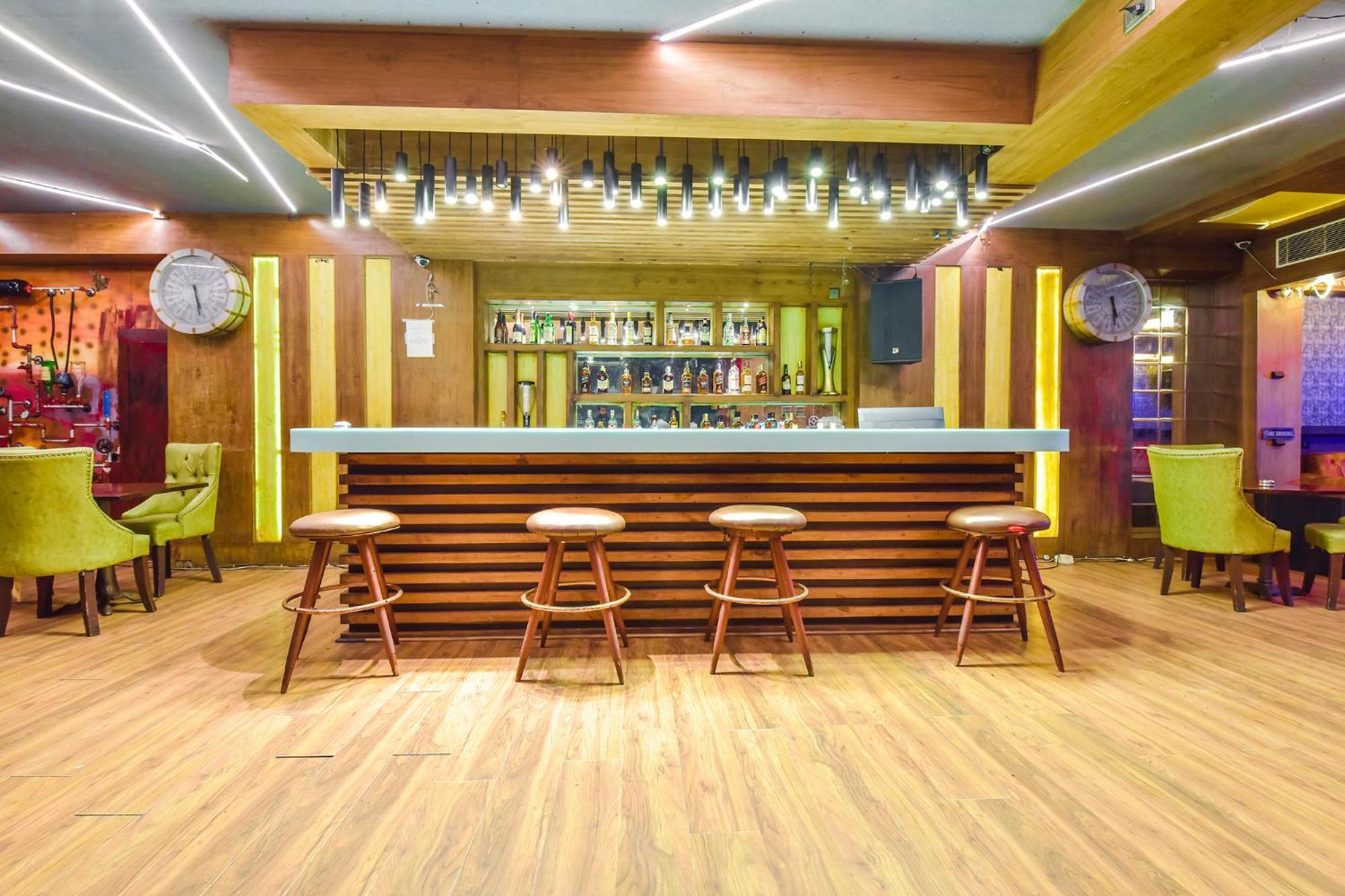 Collection O Hotel Four Boutique Kukas Ngoại thất bức ảnh