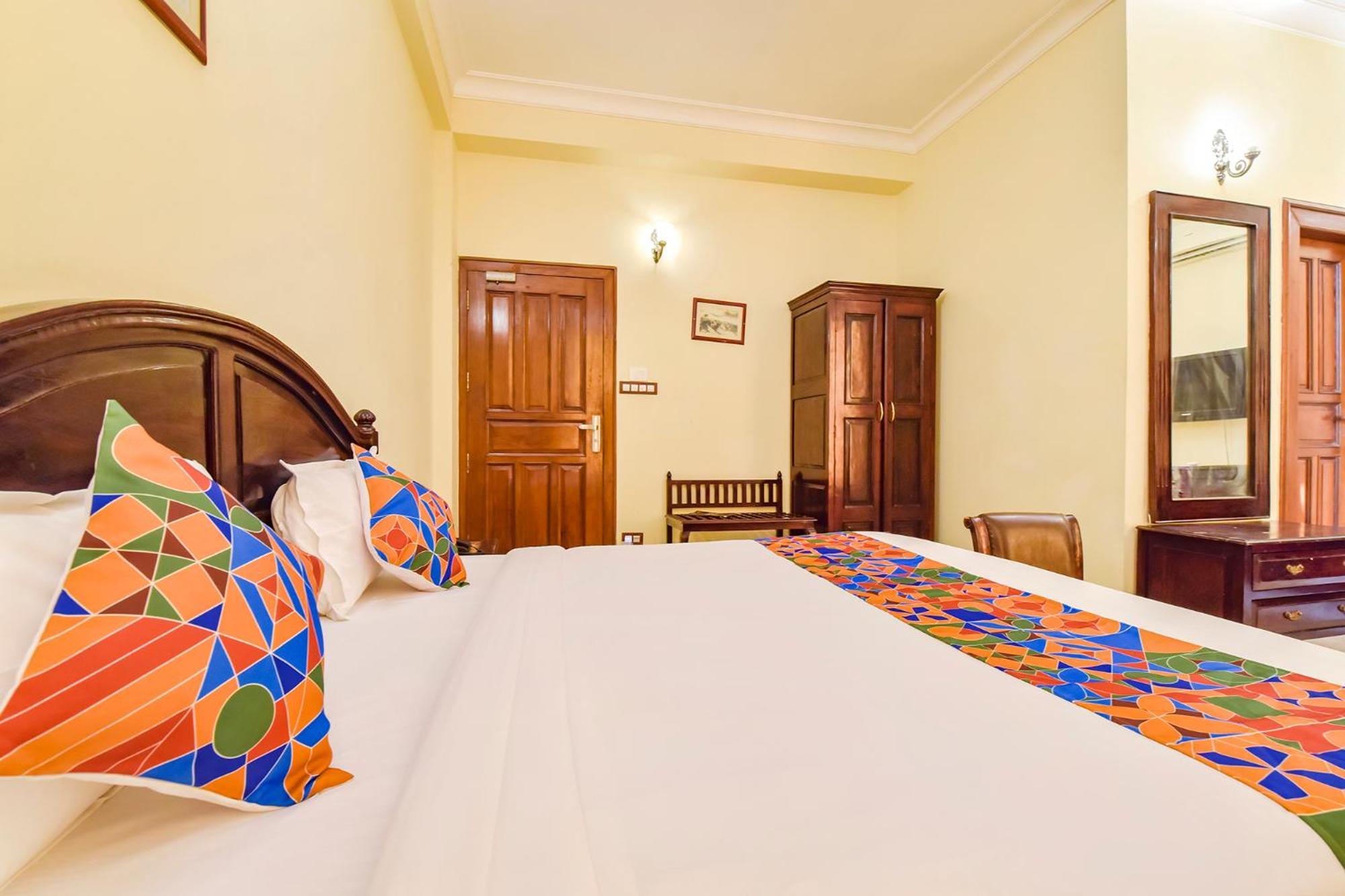 Collection O Hotel Four Boutique Kukas Ngoại thất bức ảnh