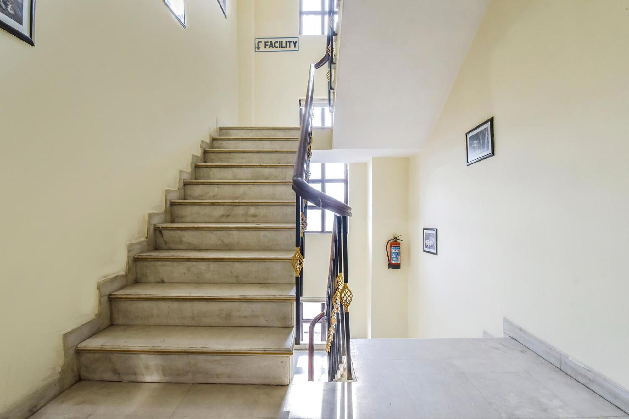 Collection O Hotel Four Boutique Kukas Ngoại thất bức ảnh