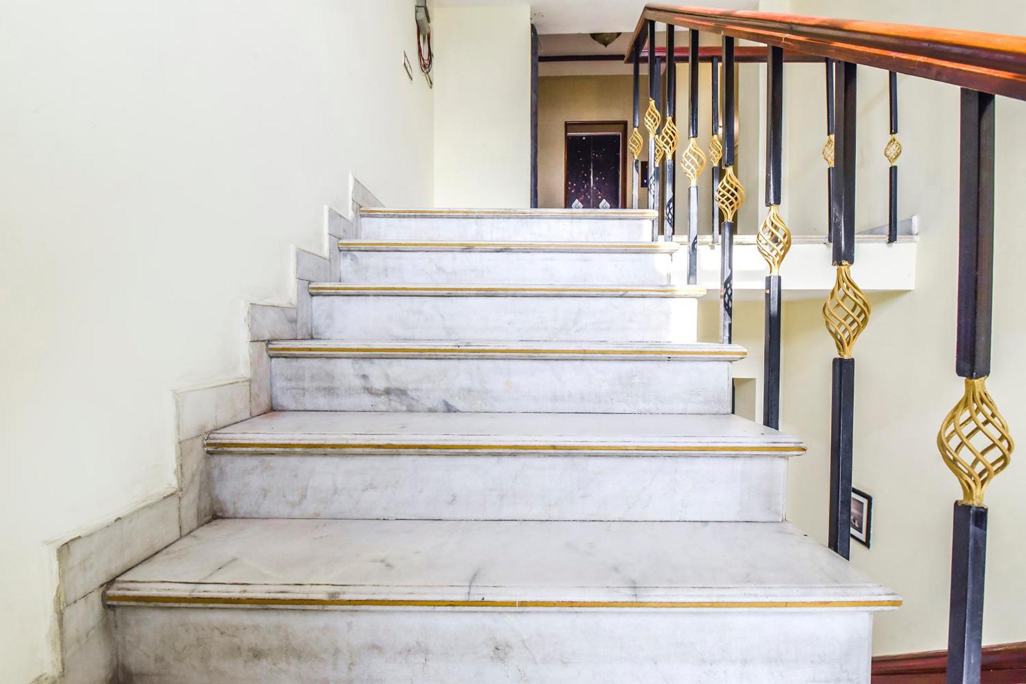 Collection O Hotel Four Boutique Kukas Ngoại thất bức ảnh